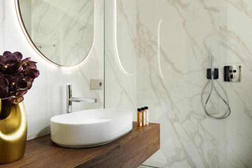 grand hotel victoria concept and spa by r collection hotels