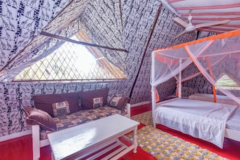 villa dora and holly