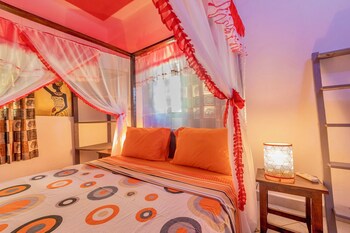 villa dora and holly