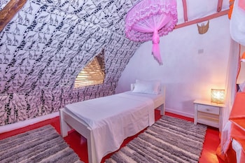 villa dora and holly