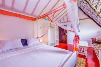 villa dora and holly