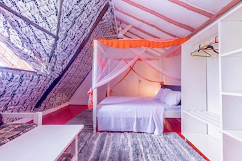 villa dora and holly