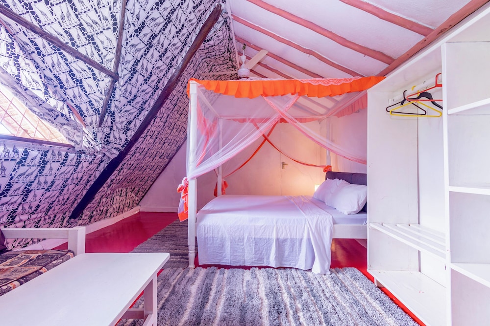 villa dora and holly