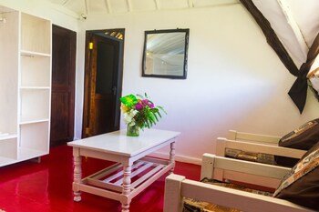 villa dora and holly