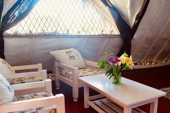 villa dora and holly