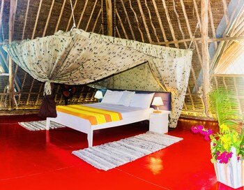 villa dora and holly