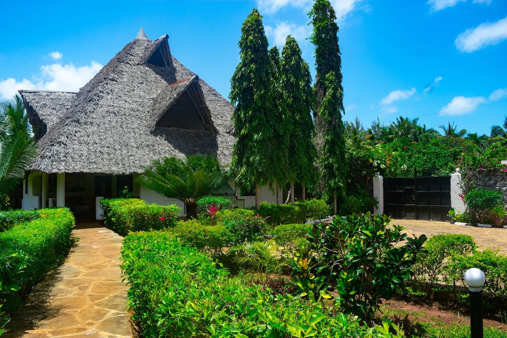 villa dora and holly