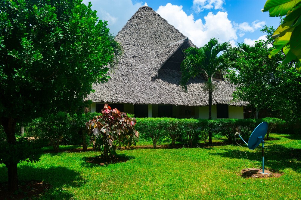 villa dora and holly