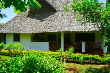 villa dora and holly