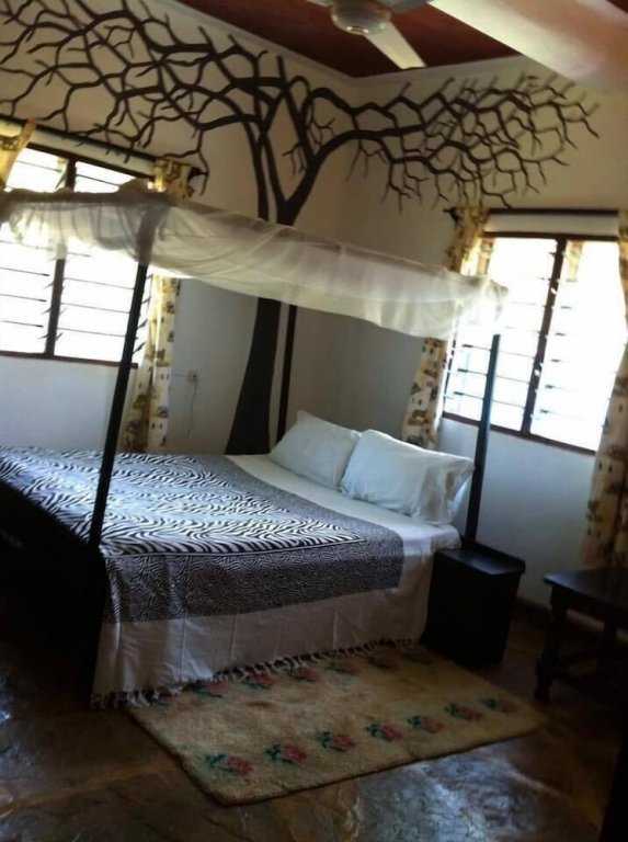 villa dora and holly