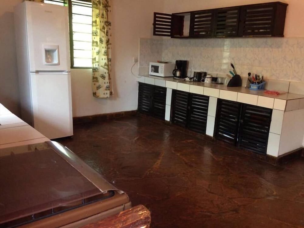 villa dora and holly