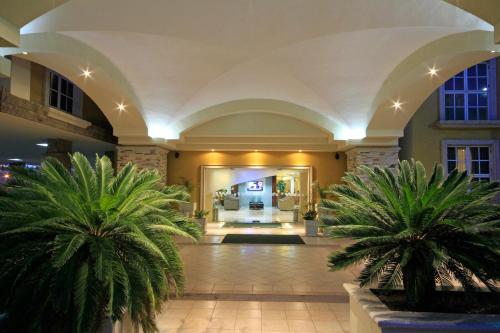 holiday inn monclova by ihg