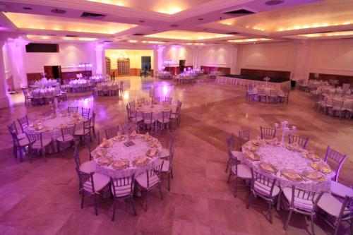 holiday inn monclova by ihg
