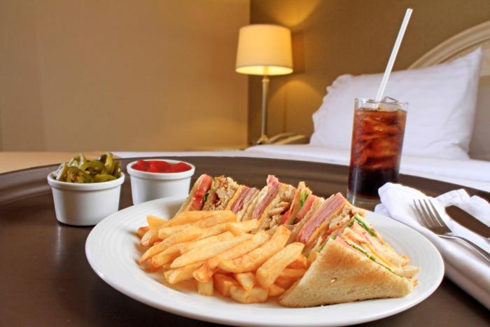holiday inn monclova by ihg