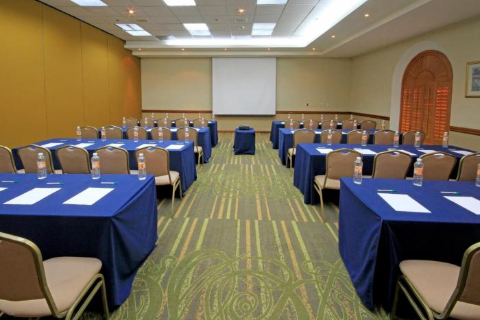 holiday inn monclova by ihg