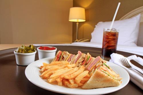 holiday inn monclova by ihg