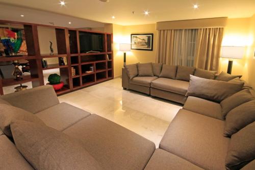 holiday inn monclova by ihg
