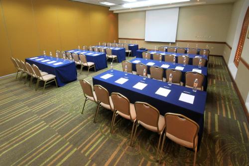 holiday inn monclova by ihg