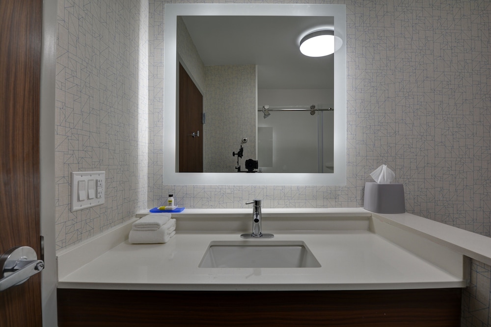holiday inn express and suites greenville taylors
