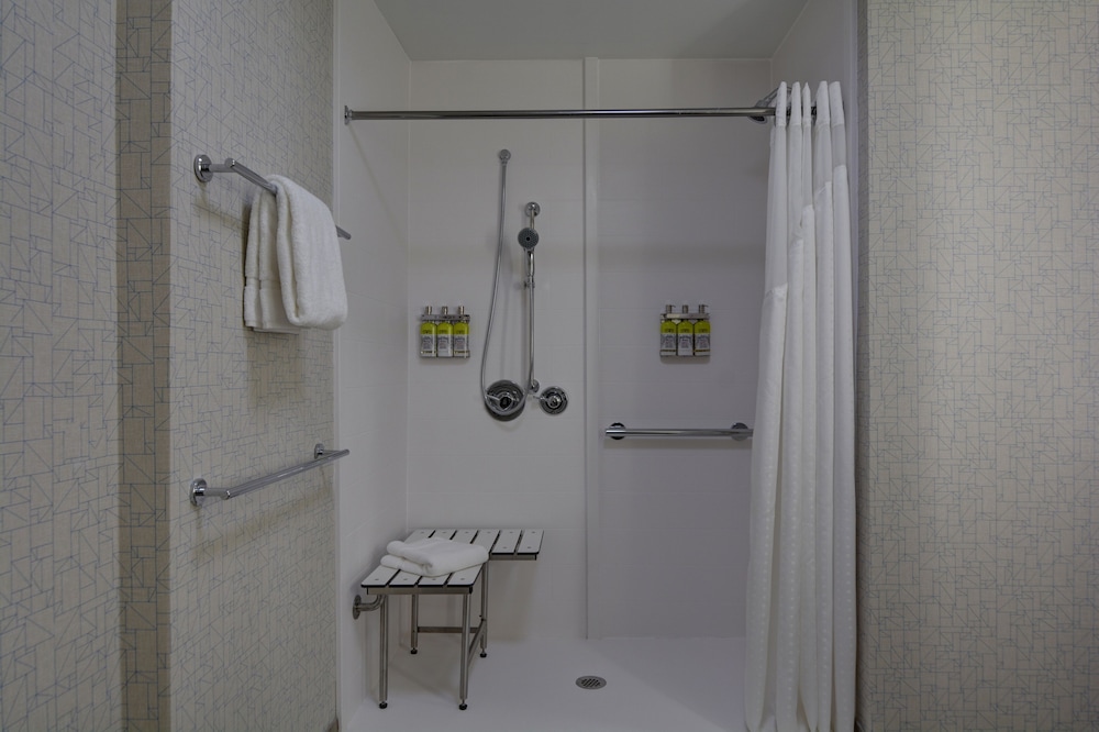 holiday inn express and suites greenville taylors
