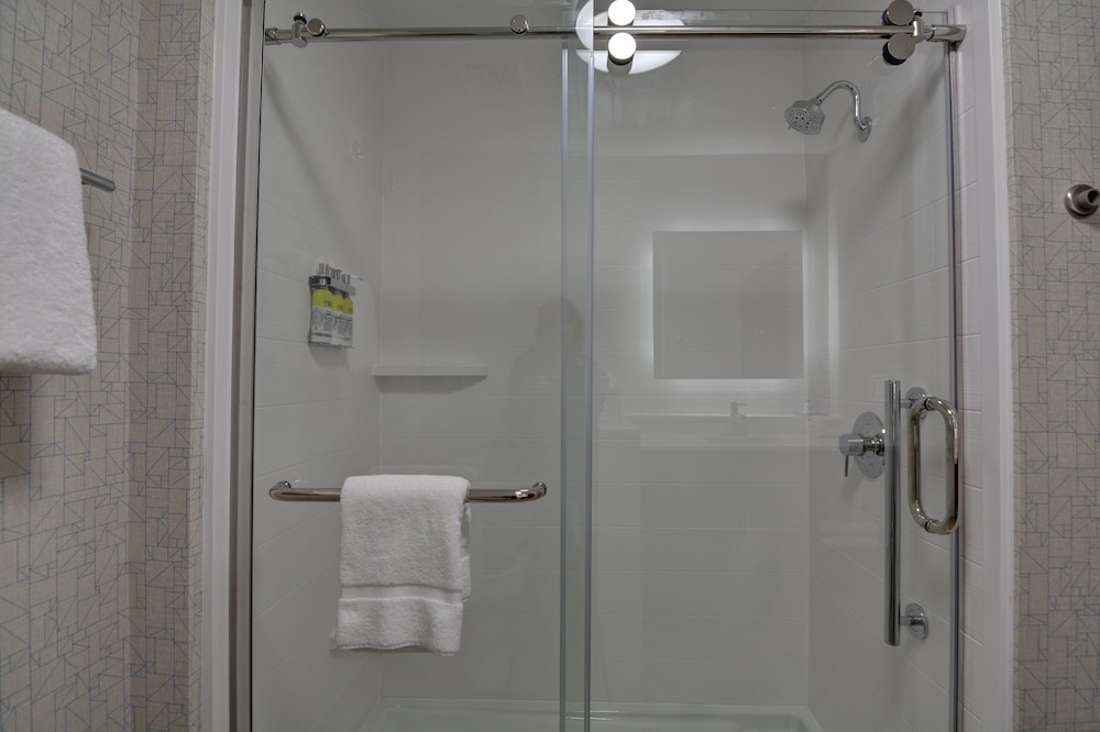 holiday inn express and suites greenville taylors