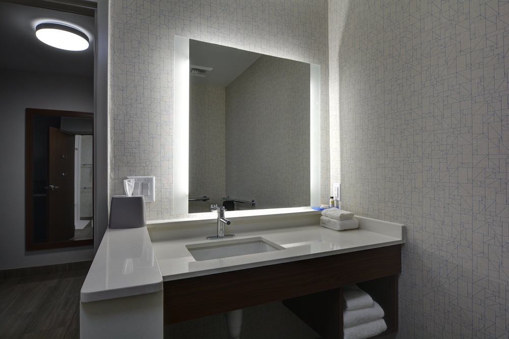 holiday inn express and suites greenville taylors