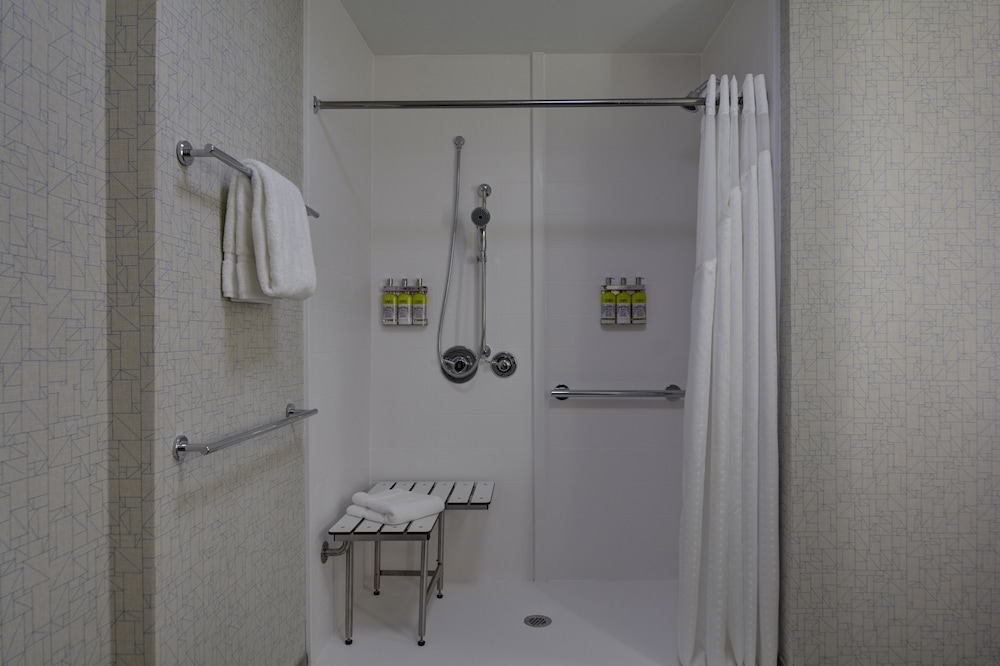 holiday inn express and suites greenville taylors