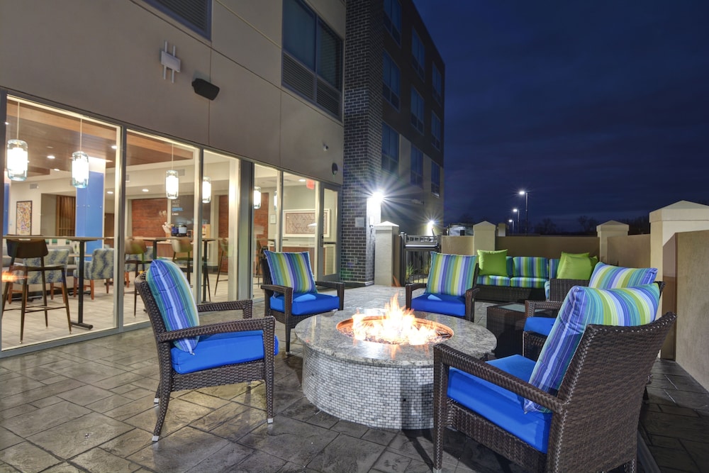 holiday inn express and suites greenville taylors