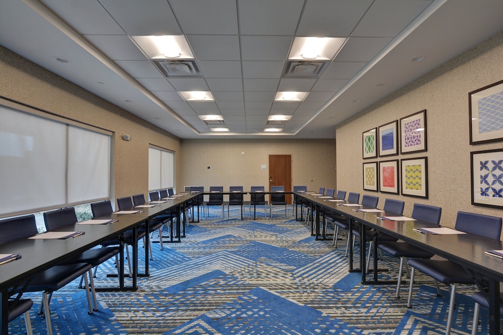 holiday inn express and suites greenville taylors