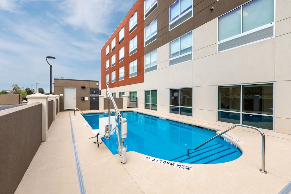 holiday inn express and suites greenville taylors