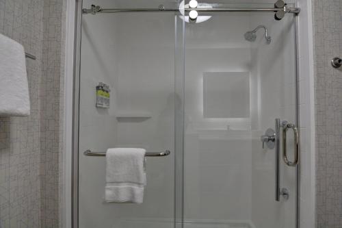 holiday inn express and suites greenville taylors