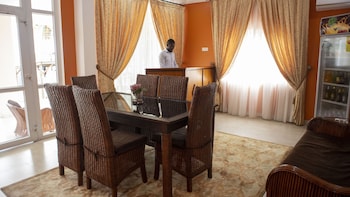 his majestys hotel and apartments