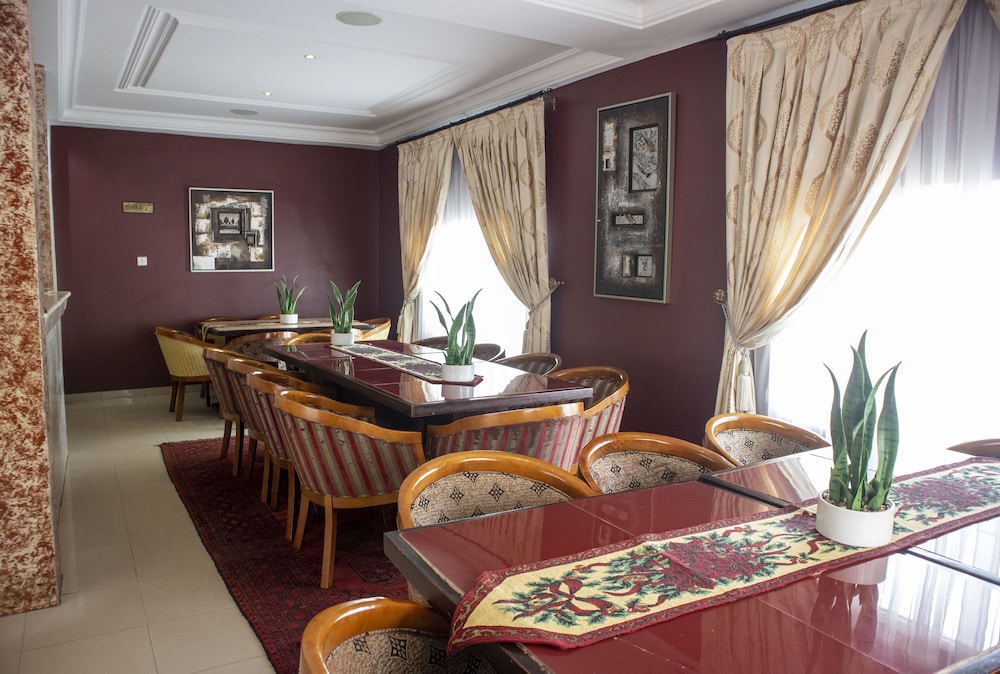 his majestys hotel and apartments