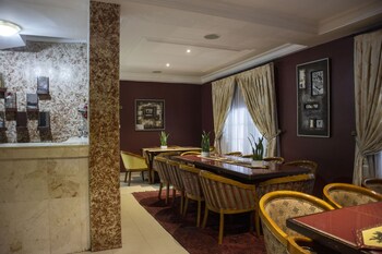 his majestys hotel and apartments