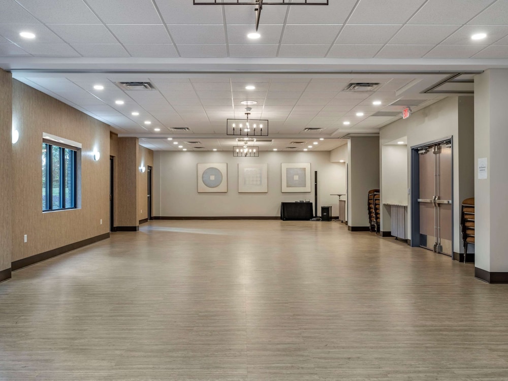 the cranberry ascend hotel collection