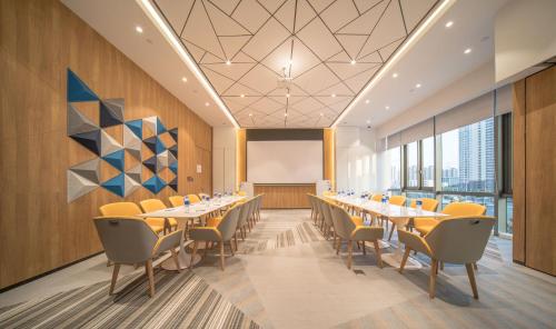 holiday inn express shanghai huijin an ihg hotel