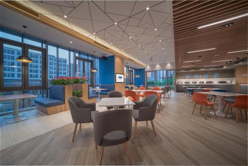 holiday inn express shanghai huijin an ihg hotel