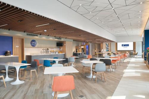 holiday inn express shanghai huijin an ihg hotel