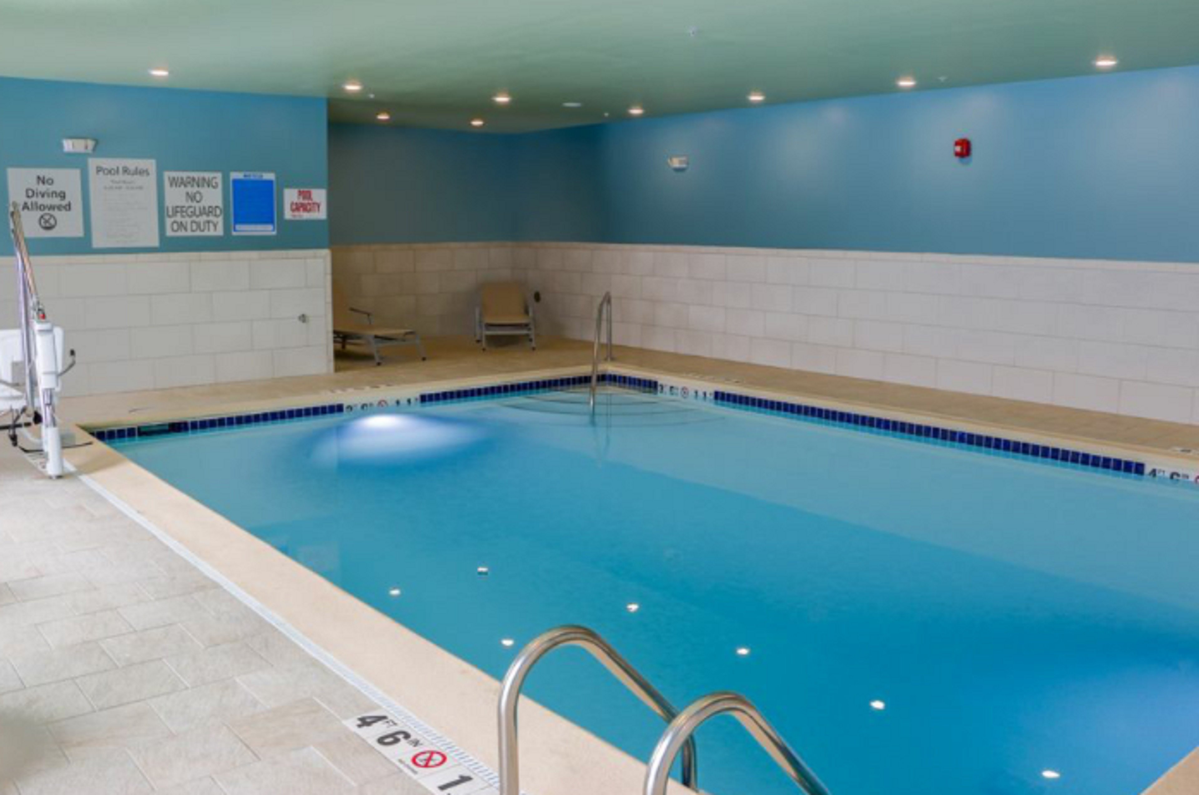 holiday inn express and suites detroit north rosev