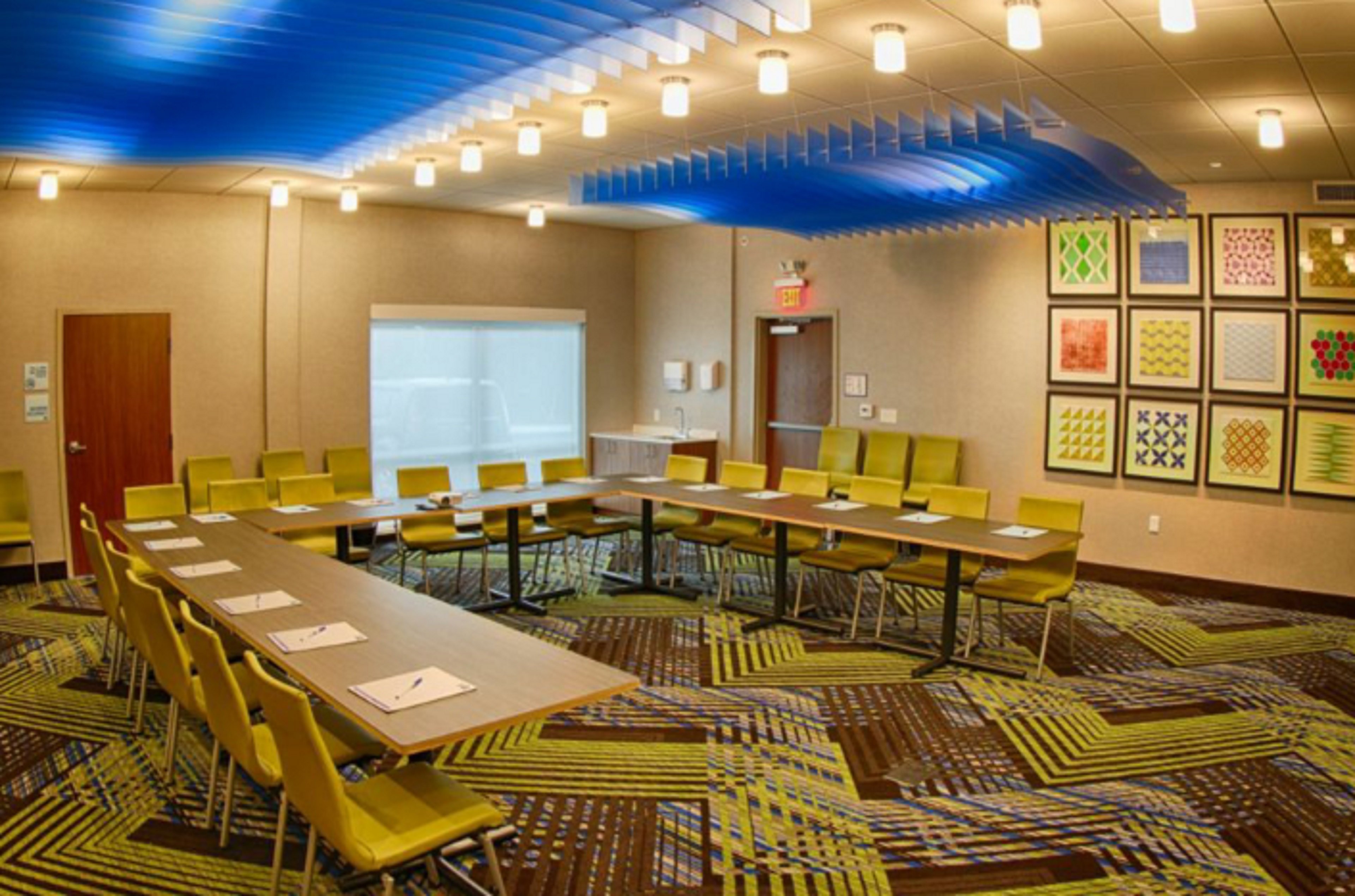 holiday inn express and suites detroit north rosev