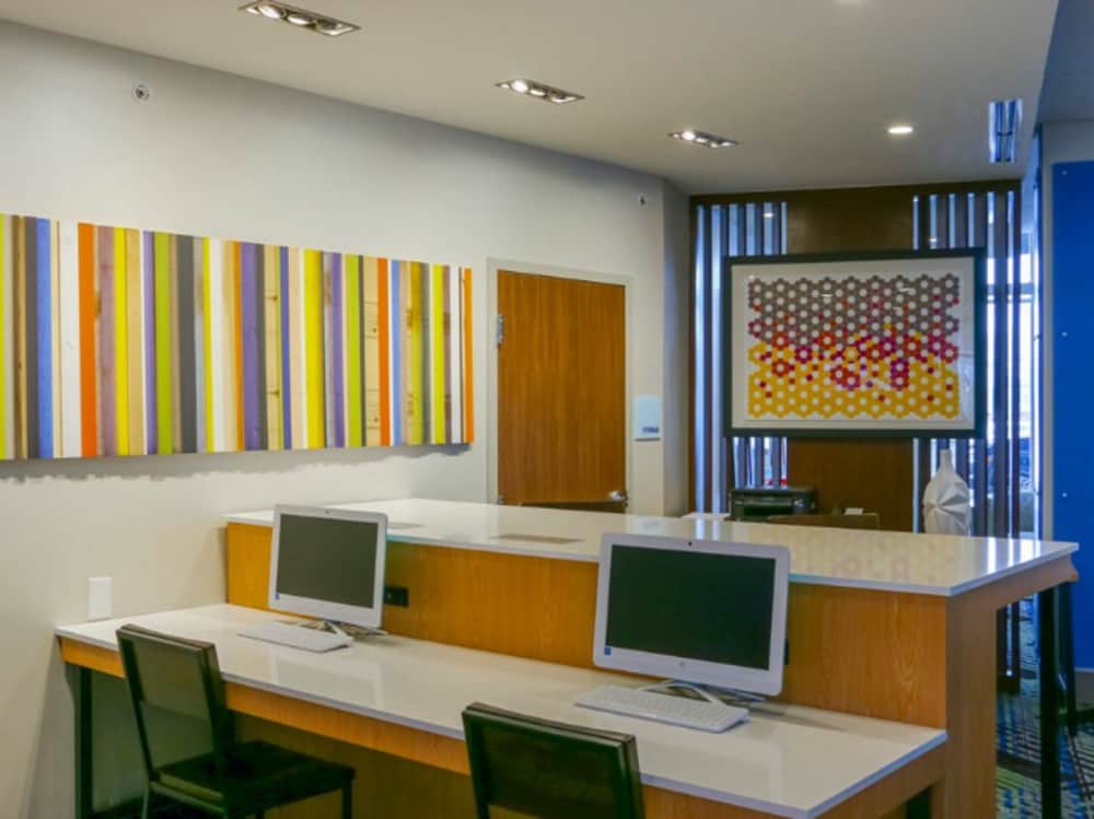 holiday inn express and suites detroit north rosev