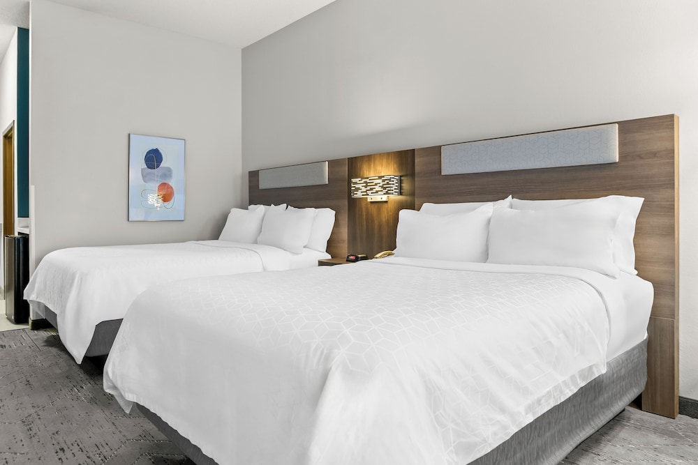 holiday inn express and suites detroit north rosev