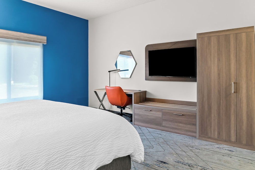 holiday inn express and suites detroit north rosev