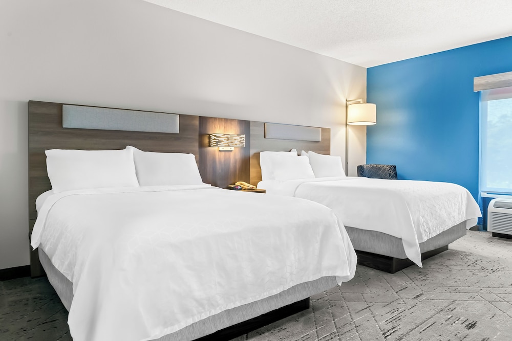 holiday inn express and suites detroit north rosev
