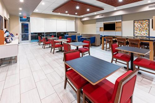 holiday inn express and suites houston n downtown