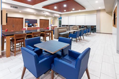holiday inn express and suites houston n downtown