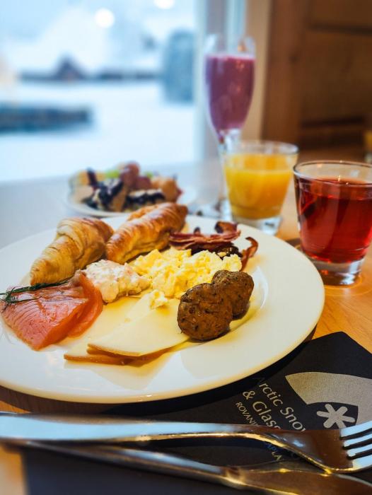 arctic snowhotel and glass igloos