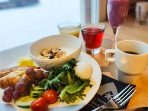arctic snowhotel and glass igloos