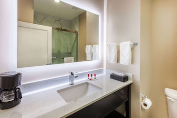 super 8 by wyndham kingwood houston north