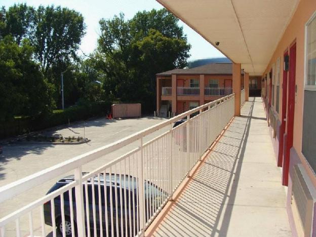 benbrook inn and suites